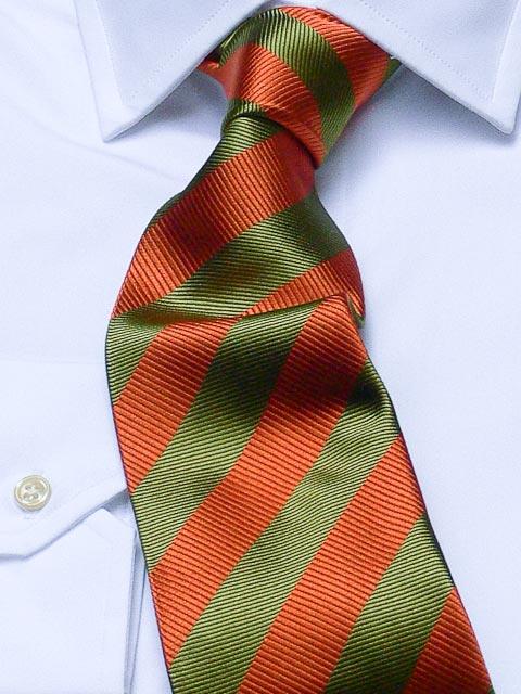 Krawatte mit Clubstreifen in grün/orange